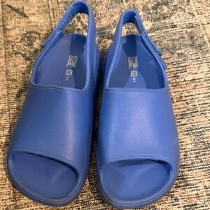 32 Degrees Kid's Size Youth medium (13-1) Cushion Strap Sandal, Blue